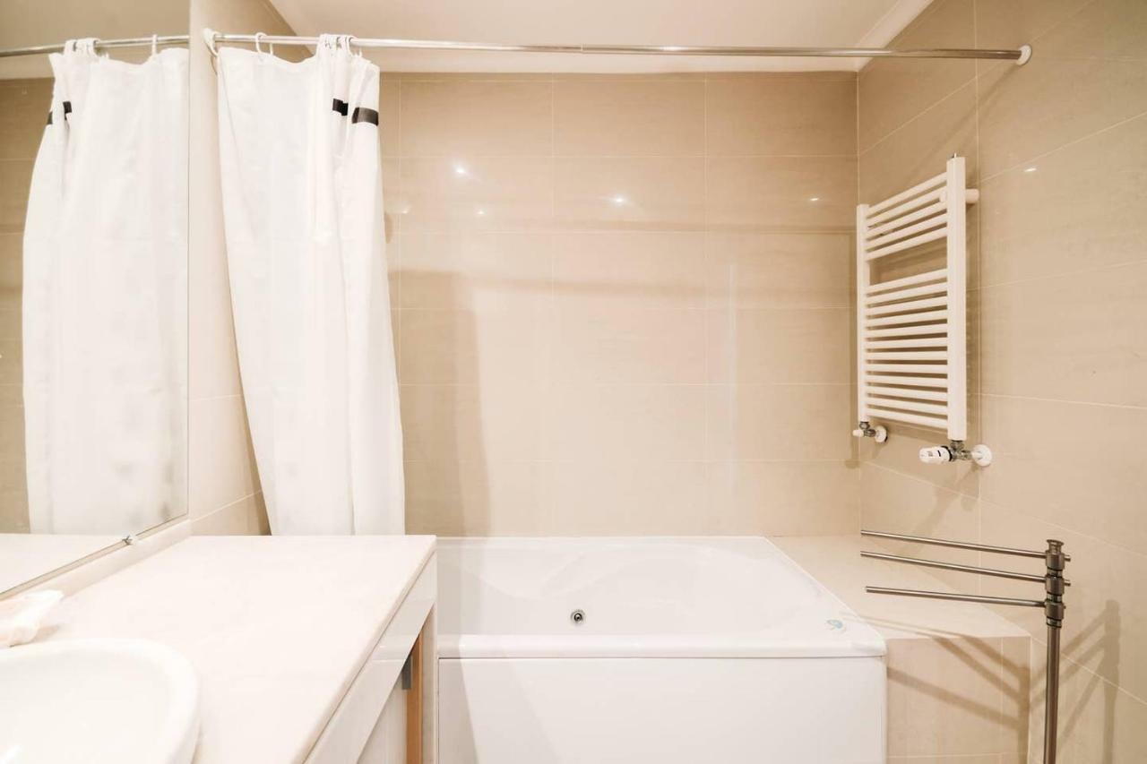 Fantastic Seaside Family Apartment With Pool Parede Εξωτερικό φωτογραφία